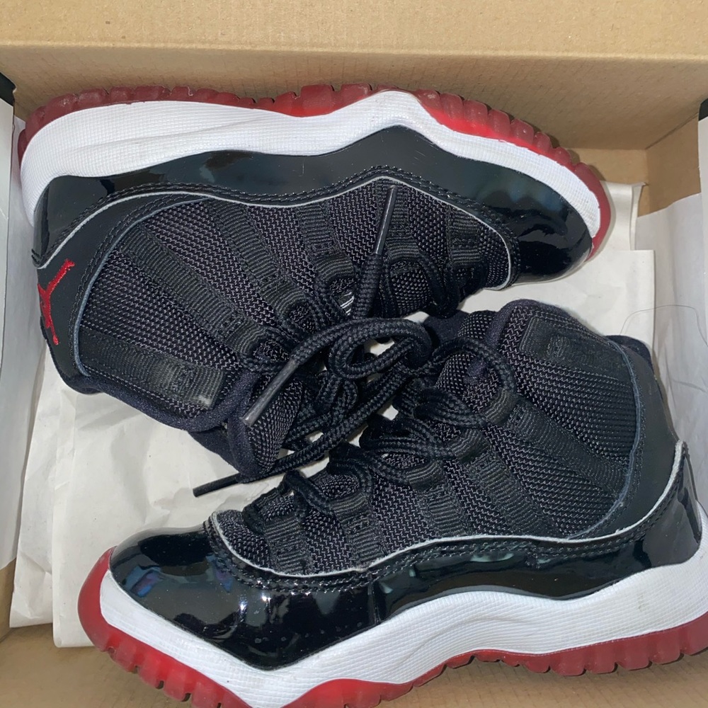 JORDAN 11 RETRO